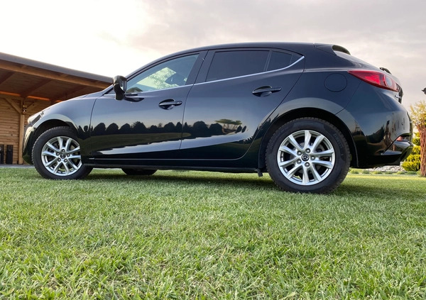 Mazda 3 cena 63900 przebieg: 93900, rok produkcji 2018 z Golczewo małe 742